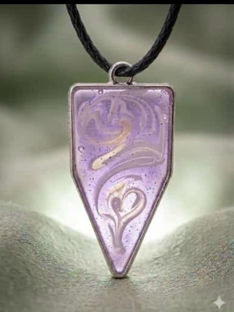 Collana Artigianale con Ciondolo Geometrico - Sfumature Lilla e perlescenti