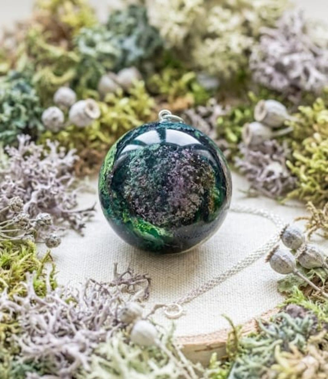 Collana Sfera "Incanto del Bosco" in Resina Artigianale