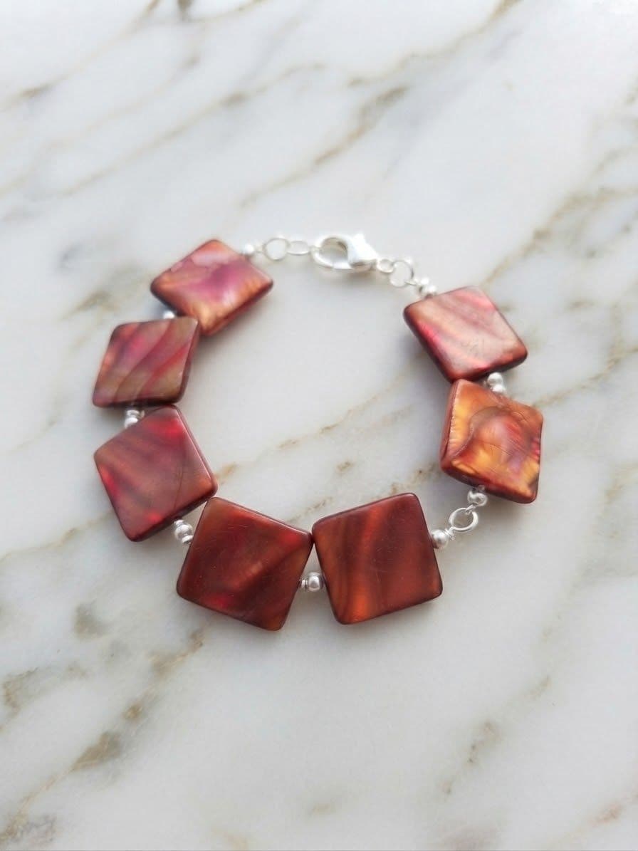 Bracciale artigianale in stile madreperla rossa e argento